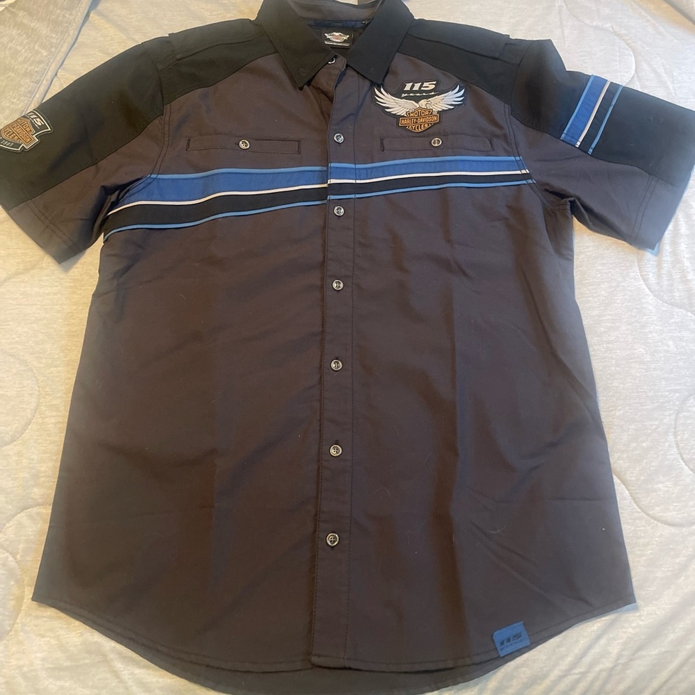 NWT men’s Harley Davidson garage shirt.